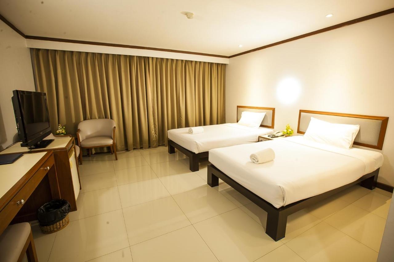 Friday Hotel Uttaradit Exterior foto